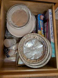 lot 609 image: Kitchen Supplies Lot Aluminum Pie Pans Paper Pop-Ups Freezer Bags