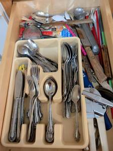 lot 611 image: Kitchen Utensil and Flatware Lot with Drawer Organizer