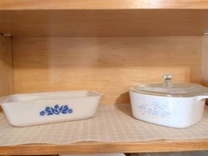 lot 618 image: Corning Ware Casserole Dishes with Lids Lot of 2