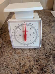 lot 626 image: Sunbeam Kitchen Scale Mechanical Dial 4 kg 9 lb