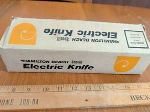 lot 633 image: Hamilton Beach Scovill Electric Knife