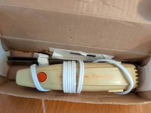 lot 633 image: Hamilton Beach Scovill Electric Knife