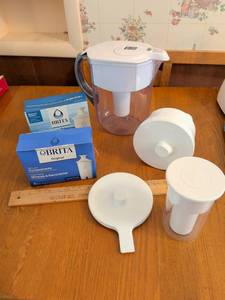 lot 637 image: Brita Water Filter Pitcher with 6 Replacement Filters Original