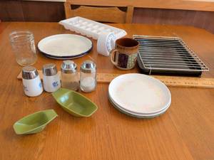 lot 638 image: Kitchen Lot Plates Racks Bowls Jars Mug Ice Tray