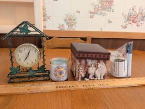 lot 649 image: Cat-Themed Decor Lot Clock Mug Candle Box 5 Pieces