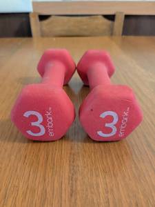 lot 653 image: Embokt 3 lb Dumbbells Pair Pink