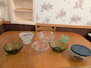 lot 658 image: Glass Bowl Lot 7 Pieces Clear Olive Green Pedestal Serving