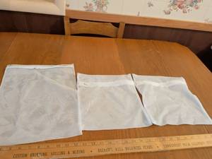 lot 669 image: Mesh Laundry Bags 3 Count White
