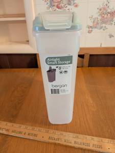 lot 684 image: Bergan Airtight Smart Storage Container 15 lbs 6.8 kg