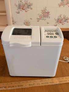 lot 693 image: HomeStyle Automatic Bread & Dough Maker by West Bend