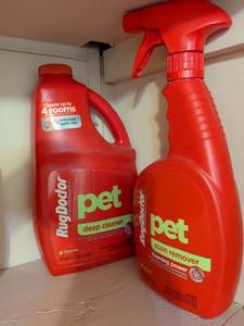 lot 698 image: Rug Doctor Pet Deep Cleaner 48 oz and Pet Stain Remover Spray Lot