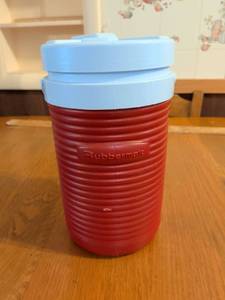 lot 707 image: Rubbermaid Red Insulated Beverage Cooler with Blue Lid