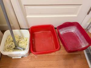 lot 727 image: Mop and Bucket Cleaning Set 3-Piece Red White