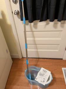 lot 728 image: Hurricane Spin Mop Cleaning System with Bucket and Handle