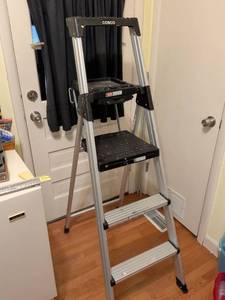 lot 731 image: Cosco 3-Step Aluminum Ladder with Plastic Steps
