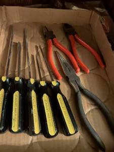 lot 758 image: Stanley 10-Piece Chisel and Pry Bar Set Made in USA