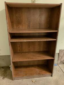 lot 764 image: 4-Shelf Bookcase