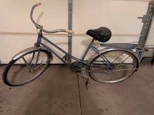 lot 786 image: Blue Step-Through Cruiser Bicycle with Rear Rack and Fenders