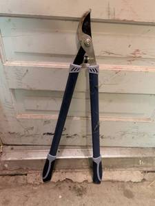 lot 802 image: Bypass Lopper Pruning Shears