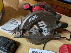lot 816 image: Skil PWRCore 20 20V Circular Saw Kit CR540602