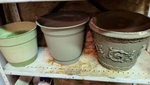 lot 839 image: Decorative Planters Lot 3 Pieces Ceramic Containers with Lids