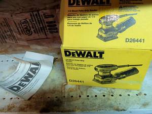 lot 846 image: 14 Sheet Palm Grip Sander