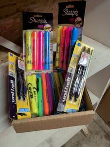 lot 869 image: Sharpie Marker Lot Highlighters Accent UniBall Pens Mixed Colors