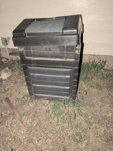 lot 884 image: Black Plastic Compost Bin with Hinged Lid and Access Door
