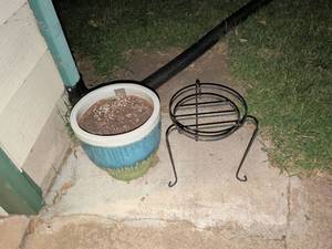 lot 894 image: Ceramic Planter Pot with Metal Stand