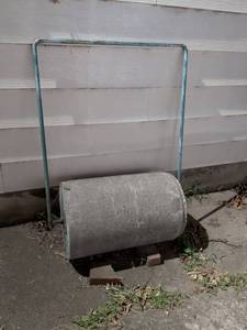 lot 896 image: Lawn Roller Push Type Garden Tool