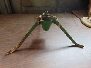 lot 3292 image: Arcade cast iron tree stand