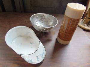 lot 3293 image: Vintage Thermos, colander, pan
