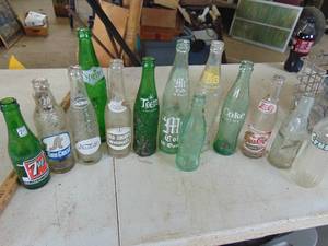 lot 3311 image: Nice assortment of vintage pop bottles