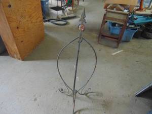 lot 3330 image: 3 tall folding planter holder