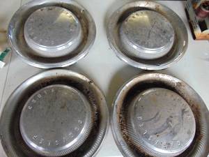 lot 3338 image: Set of 4 Chrysler caps