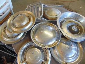lot 3339 image: Large selection of hubcaps - Nash, Buick, Chevy