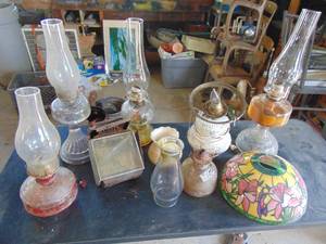 lot 3349 image: Oil lamps and other lighting