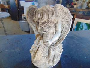 lot 3360 image: Concrete garden Angel