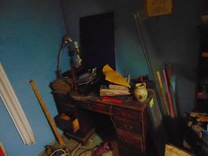 lot 3385 image: Desk and Contents