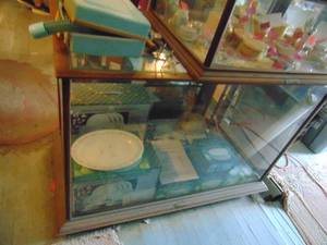 lot 3394 image: China Set - NIB - In Display case - NOT THE DISPLAY CASE