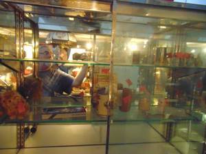 lot 3397 image: Contents of Display case - Garrisons Gorillas