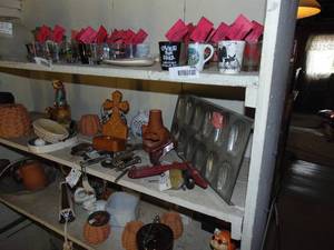 lot 3410 image: Contents of 2 Shelves - C- Clamps and Glassware