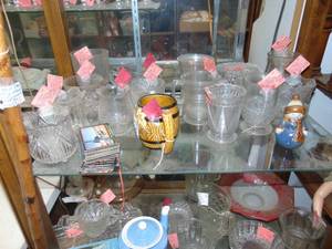 lot 3420 image: Contents of Shelf - Glassware