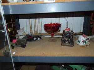 lot 3423 image: Contents of Shelf - Car Bank