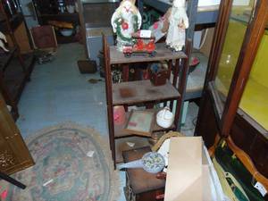 lot 3428 image: Shelf and Contents