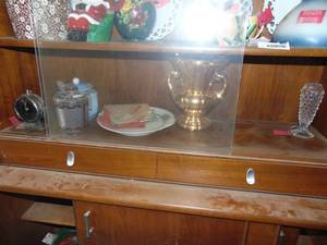 lot 3437 image: Contents of Shelf - Gold Toned Vase