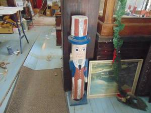 lot 3442 image: Wooden Uncle Sam Decor