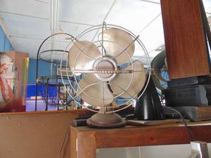lot 3445 image: General Electric Fan - Untested