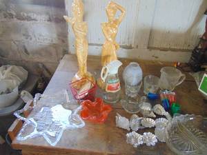 lot 3467 image: Vintage glassware - some damage
