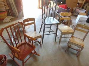 lot 3468 image: Childrens seating